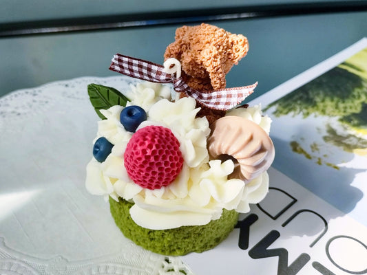 Sponge Cake Bear Scented Candle (Green)